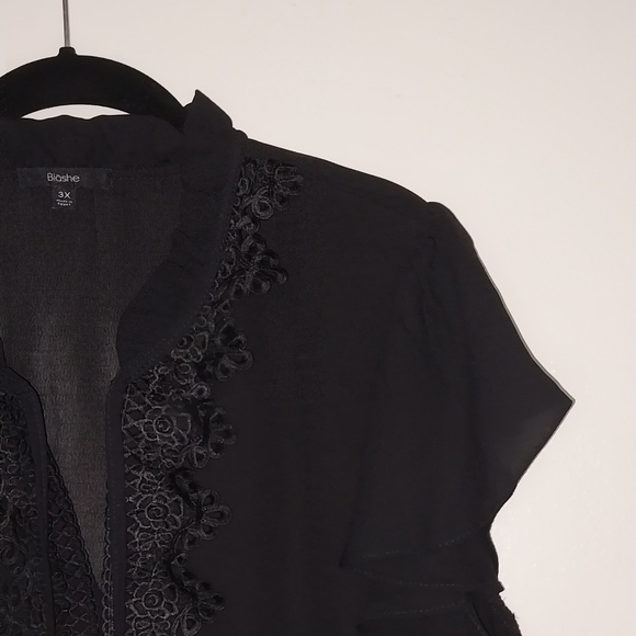 BLACHE black ruffled neckline and applique top size 3X - Picture 4 of 6